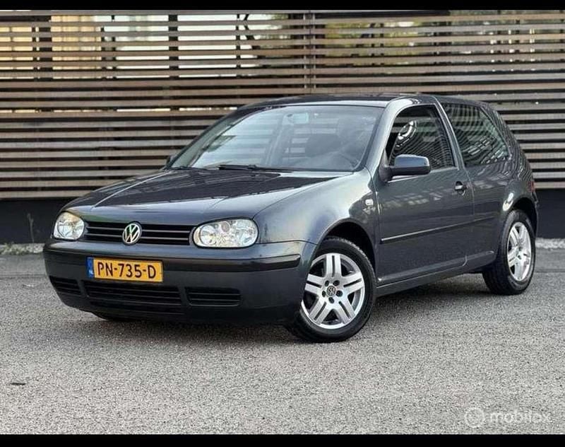 Grijs Gebruikt 2003 VW Golf IV Comfortline Hatchback | € 1.175 (Eerlijke prijs) - Afbeelding 1/4