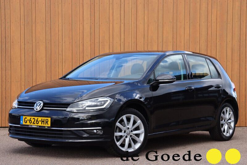 Zwart Gebruikt 2019 VW Golf VII Highline Hatchback | € 19.940 (Eerlijke prijs) - Afbeelding 1/4