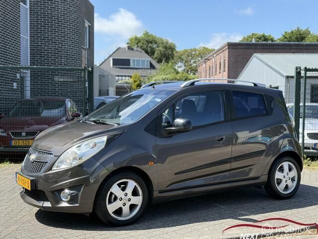 Bruin Gebruikt 2011 Chevrolet Spark LT Hatchback | € 2.999 (Eerlijke prijs) - Afbeelding 1/4