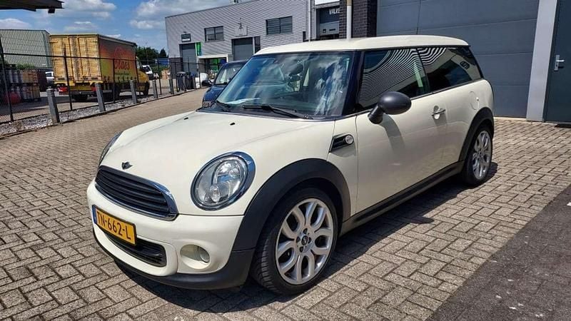 Wit, andere lak Gebruikt 2011 Mini One Clubman Stationwagen | € 4.950 (Goede deal) - Afbeelding 1/4