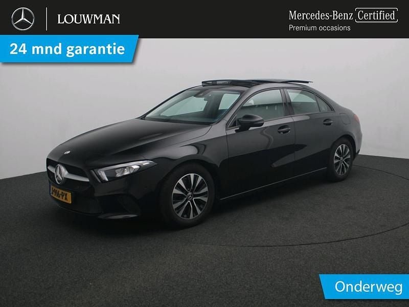 Zwart Gebruikt 2020 Mercedes A180 Business Sedan | € 25.850 (Goede deal) - Afbeelding 1/4