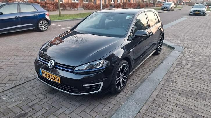 Occasion 2015 VW e-Golf Hatchback | € 14.950 (Iets duurder) - Afbeelding 1/4