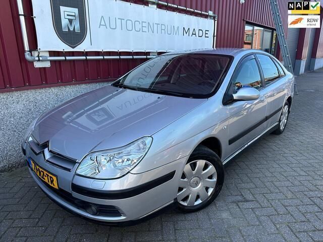 Grijs Gebruikt 2005 Citroën C5 Hatchback | € 1.650 (Eerlijke prijs) - Afbeelding 1/4