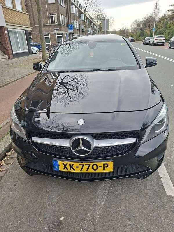 Zwart Gebruikt 2015 Mercedes CLA180 OrangeArt Edition Sedan | € 12.000 (Super prijs) - Afbeelding 1/4