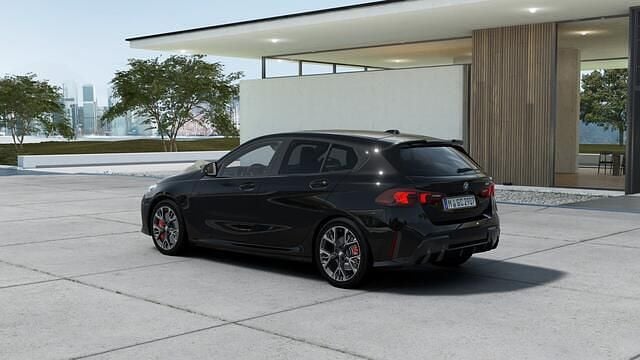 Nieuw BMW 120 Comfort Edition 156 PK (114 kW) 2025 Zwart Hatchback