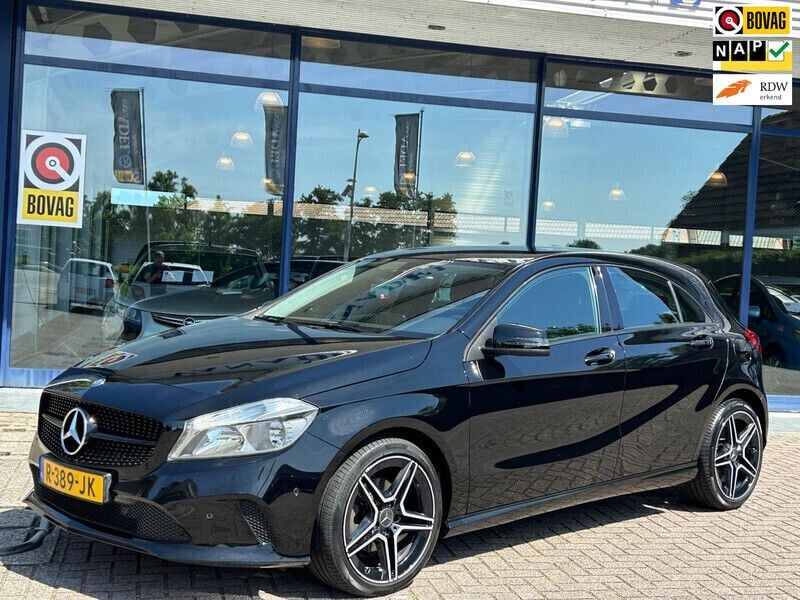 Zwart Gebruikt 2016 Mercedes A160 Prestige Hatchback | € 10.949 (Eerlijke prijs) - Afbeelding 1/4