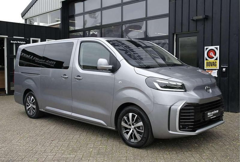 Grijs Gebruikt 2024 Toyota Proace Verso Stationwagen | € 54.449 - Afbeelding 1/4