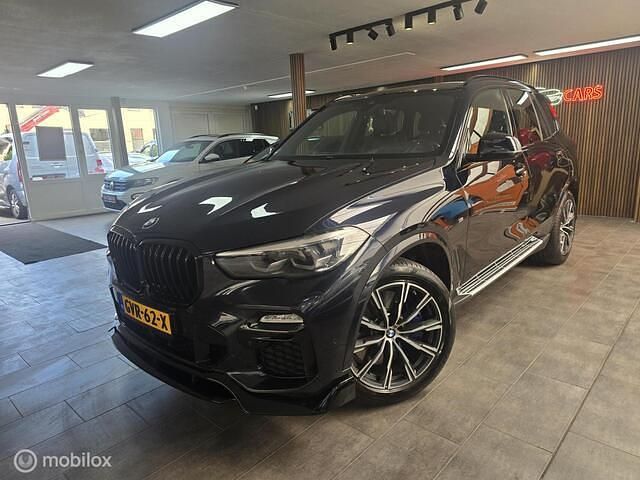 Zwart Gebruikt 2020 BMW X5 Executive SUV | € 55.990 (Eerlijke prijs) - Afbeelding 1/4