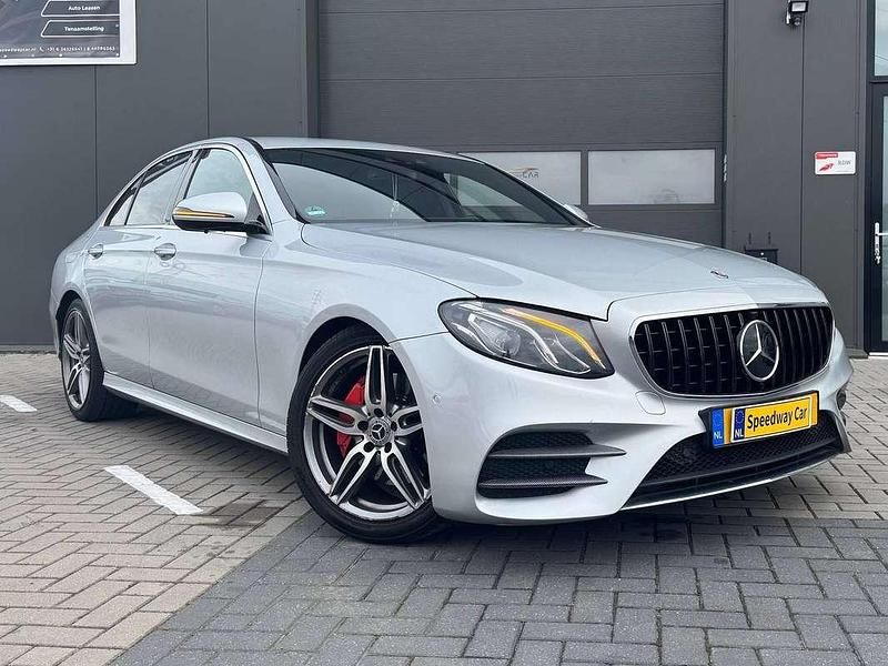 Grijs Occasion 2017 Mercedes E200 Business Sedan | € 17.850 (Eerlijke prijs) - Afbeelding 1/4