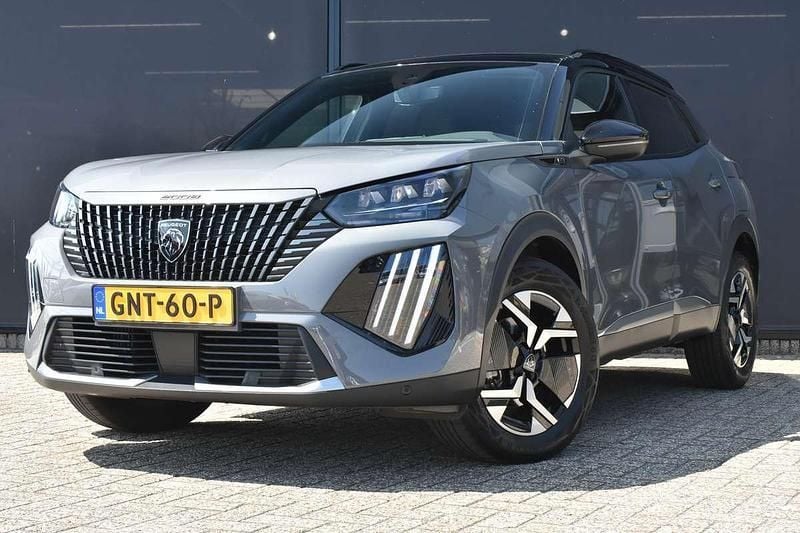 Grijs, metallic lak Gebruikt 2024 Peugeot 2008 GT SUV | € 30.900 - Afbeelding 1/4