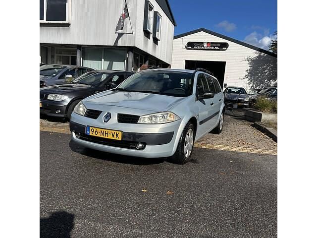 Grijs Gebruikt 2003 Renault Mégane GrandTour Basis Stationwagen | € 995 (Goede deal) - Afbeelding 1/4