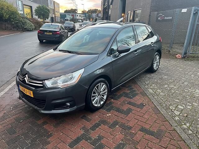 Grijs (metallic) Gebruikt 2013 Citroën C4 Business Class Hatchback | € 5.250 (Eerlijke prijs) - Afbeelding 1/4