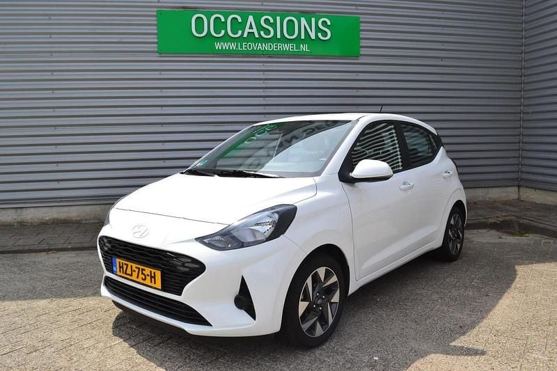 Wit Gebruikt 2024 Hyundai i10 Comfort Hatchback | € 18.250 (Eerlijke prijs) - Afbeelding 1/4