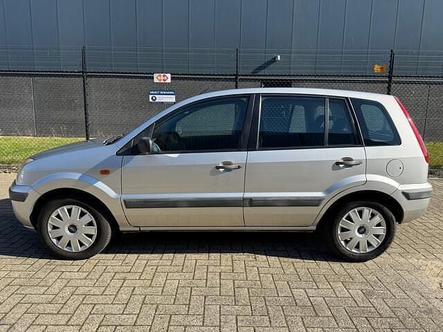 Occasion Ford Fusion 80 PK (58 kW) 2006 Grijs Hatchback