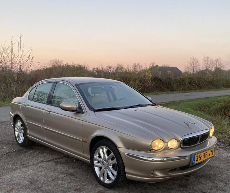 (metallic) Gebruikt 2001 Jaguar X-type Sedan | € 2.350 - Afbeelding 1/4
