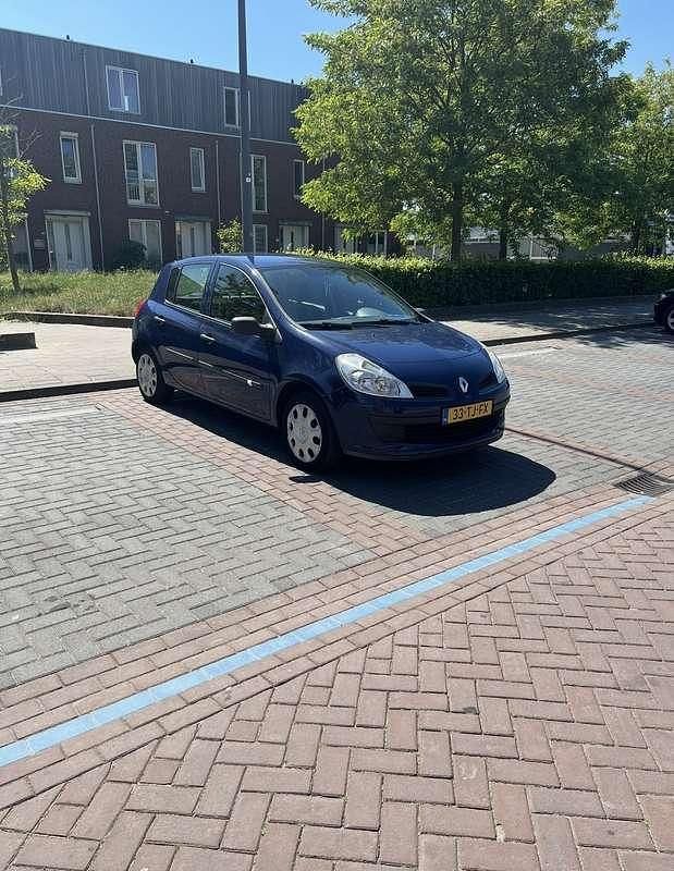 Blauw Gebruikt 2006 Renault Clio II Expression Hatchback | € 2.200 (Iets duurder) - Afbeelding 1/4