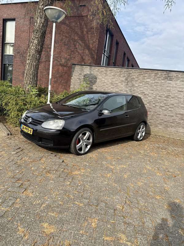Zwart Gebruikt 2003 VW Golf IV Trendline Hatchback | € 2.500 (Duur) - Afbeelding 1/4