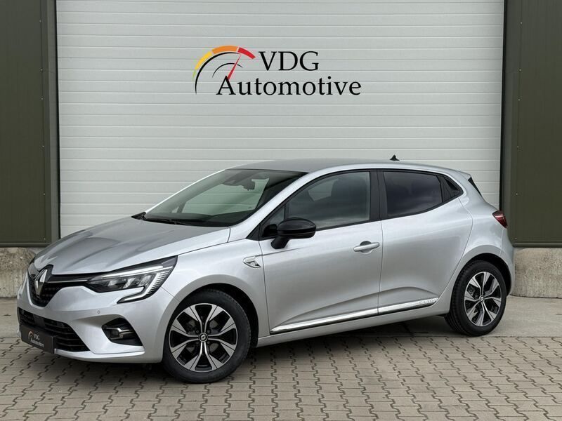 Grijs Gebruikt 2022 Renault Clio V LIMITED Hatchback | € 14.950 (Goede deal) - Afbeelding 1/4