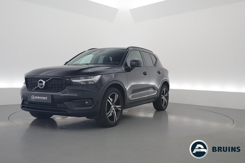 Zwart Gebruikt 2022 Volvo XC40 R-Design SUV | € 32.900 (Eerlijke prijs) - Afbeelding 1/4