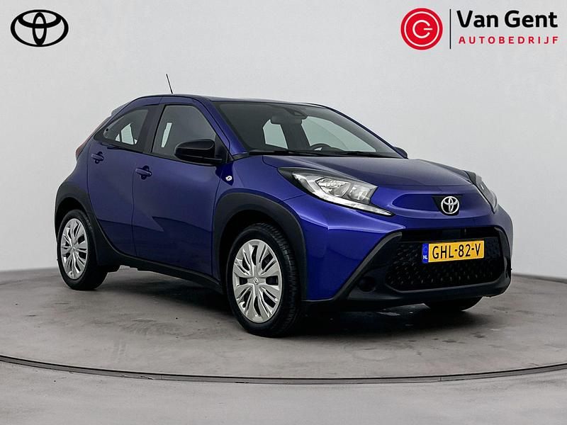 Blauw Occasion 2024 Toyota Aygo X Play SUV | € 17.499 (Eerlijke prijs) - Afbeelding 1/4