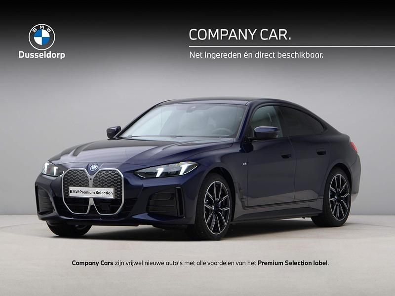 Blauw, metallic lak Gebruikt 2025 BMW i4 M Sport Sedan | € 66.465 - Afbeelding 1/4
