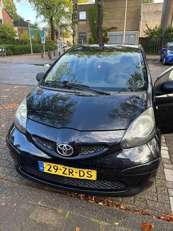 Zwart Gebruikt 2008 Toyota Aygo Hatchback | € 1.800 (Eerlijke prijs) - Afbeelding 1/4