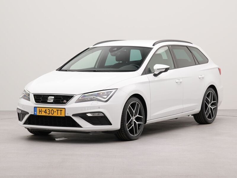 Wit Gebruikt 2020 Seat Leon FR Stationwagen | € 18.750 (Eerlijke prijs) - Afbeelding 1/4