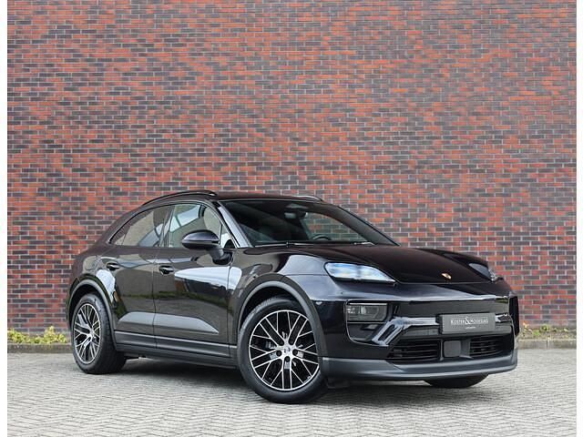 Zwart Gebruikt 2024 Porsche Macan Chrono SUV | € 84.950 - Afbeelding 1/4