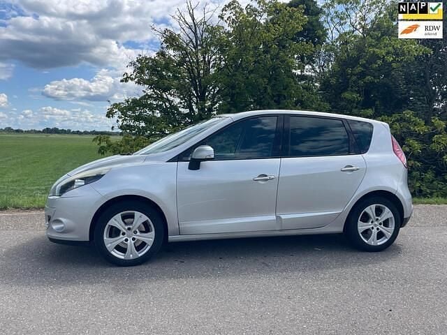 Grijs Gebruikt 2011 Renault Scénic III Privilege MPV | € 5.950 (Eerlijke prijs) - Afbeelding 1/4