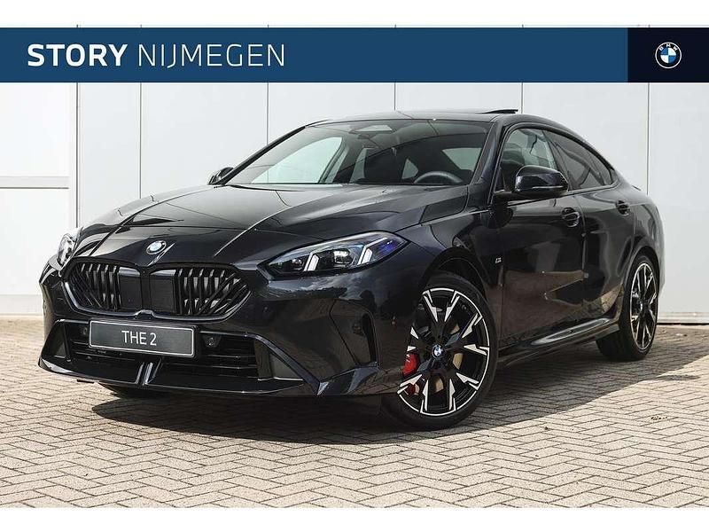 Saphirschwarz Nieuw 2025 BMW 220 M Sport Coupé | € 56.459 (Eerlijke prijs) - Afbeelding 1/4