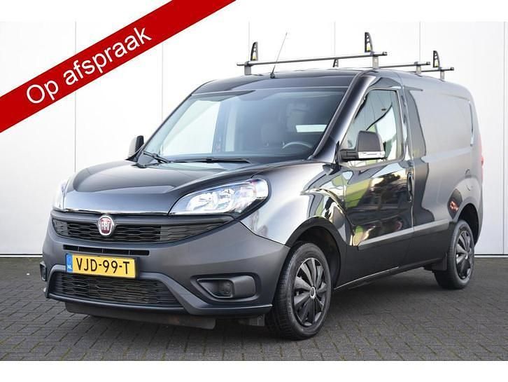 Zwart Occasion 2021 Fiat Doblò MPV | € 10.750 (Eerlijke prijs) - Afbeelding 1/4