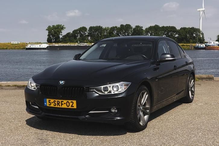 Zwart Gebruikt 2013 BMW 316 Executive Sedan | € 8.950 (Duur) - Afbeelding 1/4