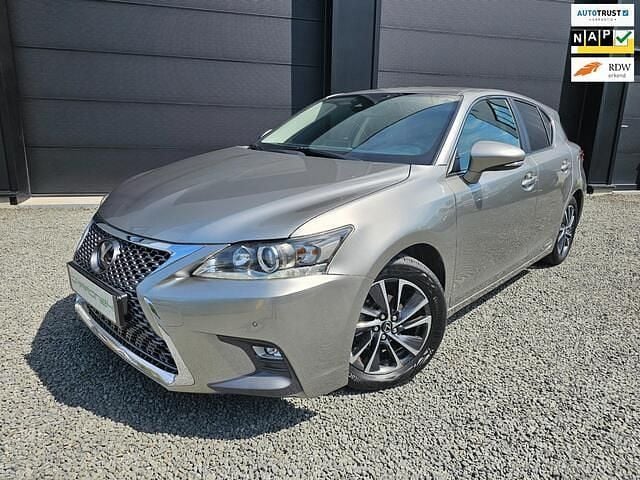 Grijs Gebruikt 2018 Lexus CT200h Sport Line Hatchback | € 19.940 (Iets duurder) - Afbeelding 1/4