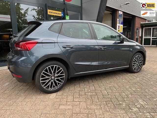 Grijs Gebruikt 2019 Seat Ibiza Business Hatchback | € 14.500 (Iets duurder) - Afbeelding 1/4