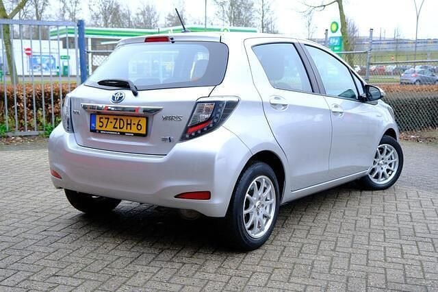 Occasion Toyota Yaris 75 PK (55 kW) 2012 Grijs Hatchback