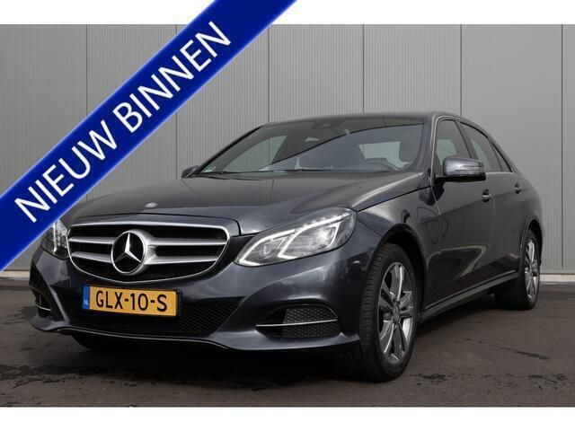 Grijs Gebruikt 2013 Mercedes E300 Elegance Sedan | € 17.445 (Eerlijke prijs) - Afbeelding 1/4
