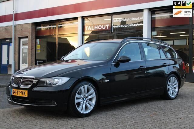 Zwart, metallic lak Gebruikt 2007 BMW 325 Executive Stationwagen | € 11.800 (Duur) - Afbeelding 1/4