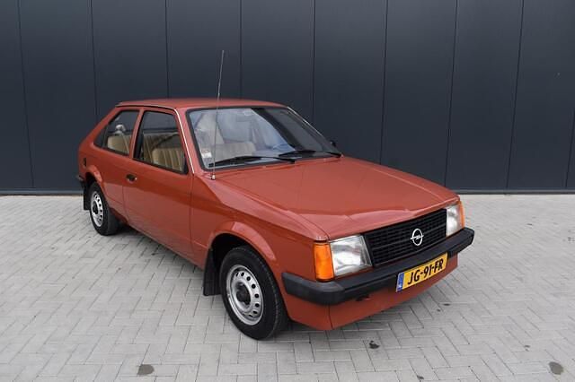 Bruin Gebruikt 1982 Opel Kadett S | € 6.499 - Afbeelding 1/4