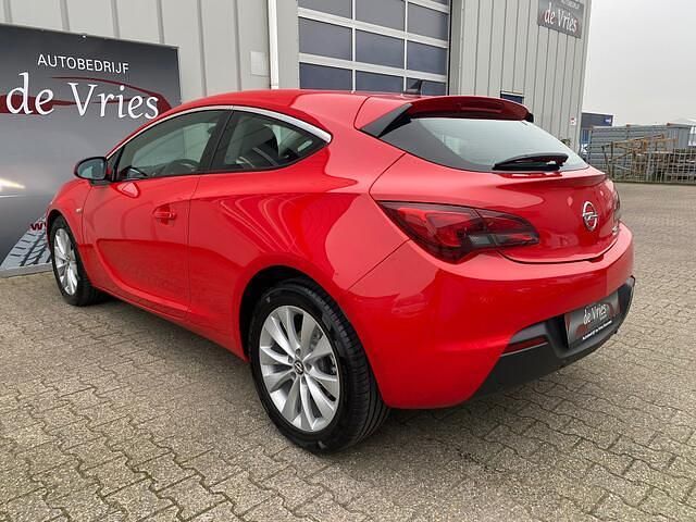 Occasion Opel Astra GTC Design Edition 120 PK (88 kW) 2014 Rood Coupé