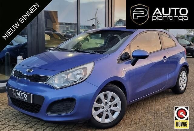 Blauw Gebruikt 2012 Kia Rio Comfort Hatchback | € 2.945 (Eerlijke prijs) - Afbeelding 1/4