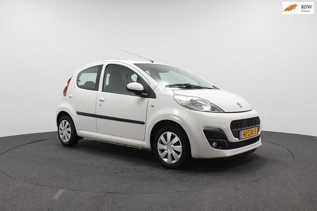 Wit Gebruikt 2012 Peugeot 107 Active Hatchback | € 4.450 (Eerlijke prijs) - Afbeelding 1/4