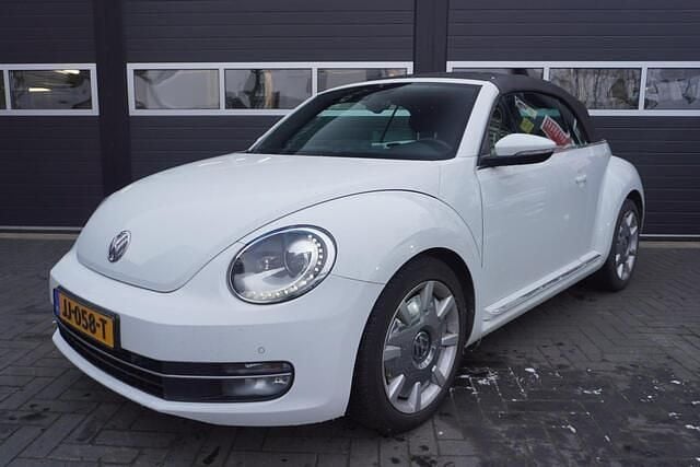 Wit Occasion 2016 VW Beetle Design Cabriolet | € 16.500 (Goede deal) - Afbeelding 1/4