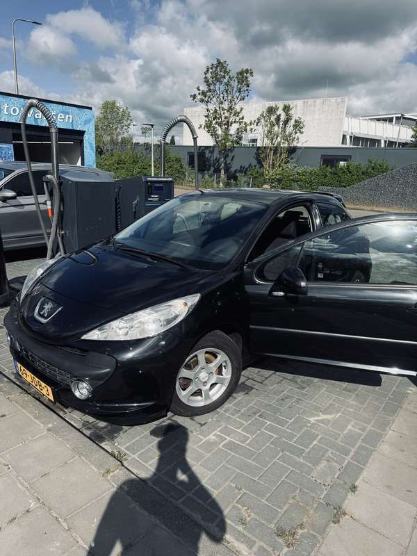 Gebruikt 2010 Peugeot 207 Premium Sedan | € 2.500 (Goede deal) - Afbeelding 1/4