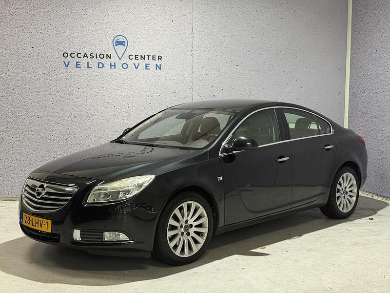 Zwart Gebruikt 2010 Opel Insignia Cosmo Sedan | € 6.350 (Eerlijke prijs) - Afbeelding 1/4