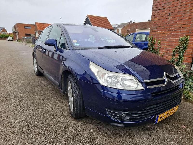 Blauw Gebruikt 2005 Citroën C4 Hatchback | € 795 (Eerlijke prijs) - Afbeelding 1/4