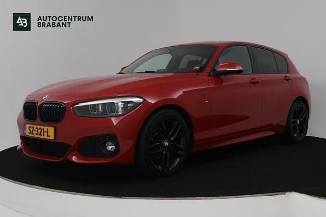 Occasion BMW 118 Executive 136 PK (100 kW) 2018 Rood Hatchback