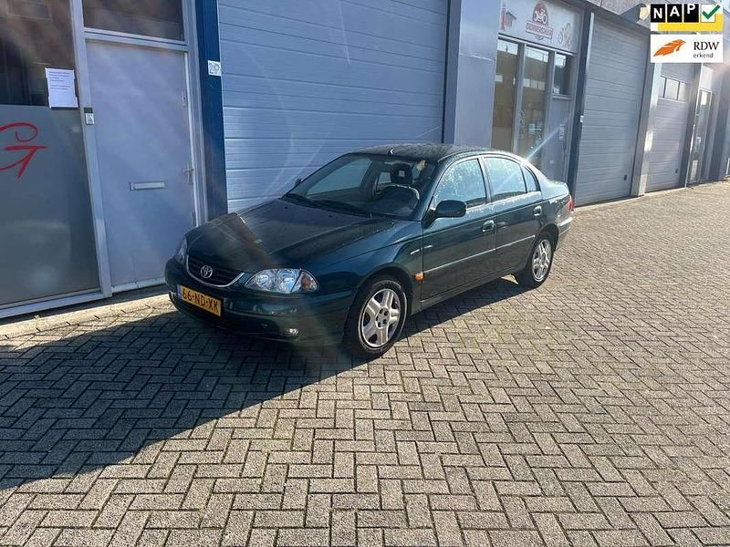 Groen Gebruikt 2003 Toyota Avensis Luna Sedan | € 2.995 - Afbeelding 1/4