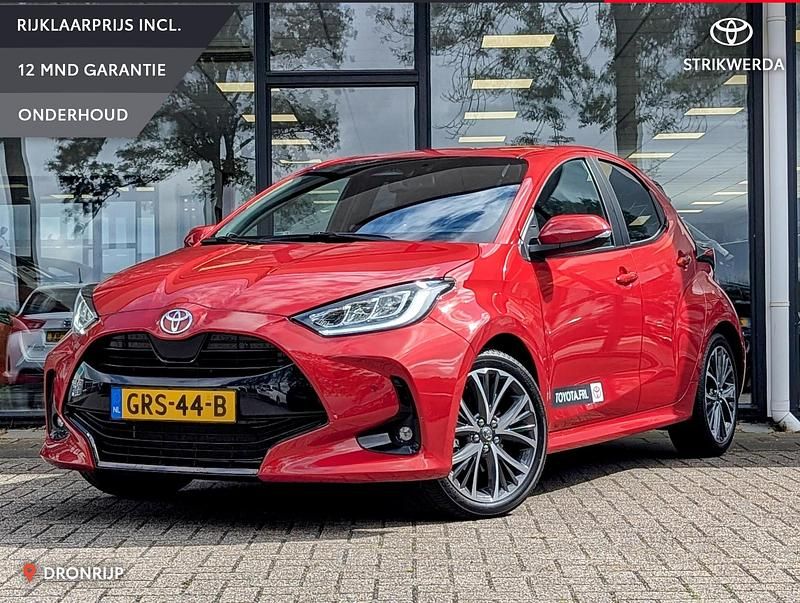 Rood Gebruikt 2024 Toyota Yaris Hybrid Executive Hatchback | € 31.945 - Afbeelding 1/4