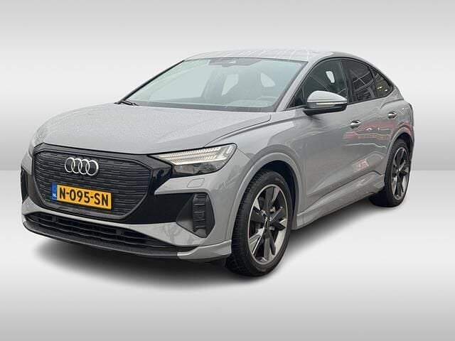 Grijs (metallic) Gebruikt 2021 Audi Q4 Sportback e-tron Advanced Plus SUV | € 26.999 (Eerlijke prijs) - Afbeelding 1/4