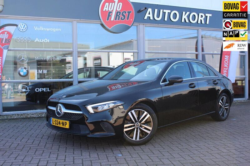Zwart Gebruikt 2021 Mercedes A180 Business Sedan | € 25.699 (Goede deal) - Afbeelding 1/4